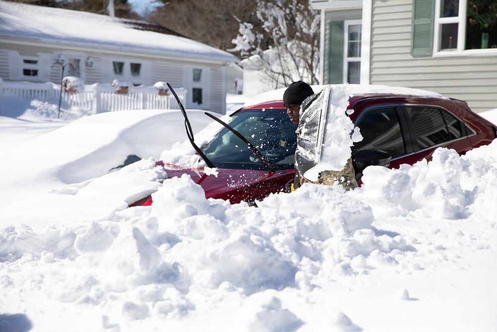 Mass Guardmen Assist Elderly Residents of Kingston