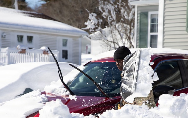 Mass Guardmen Assist Elderly Residents of Kingston