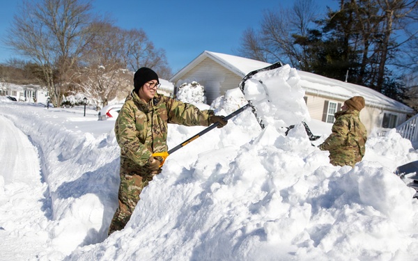 Mass Guardmen Assist Elderly Residents of Kingston