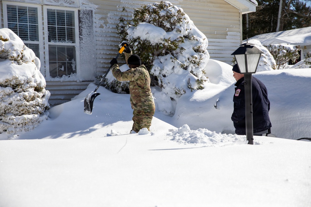 Mass Guardmen Assist Elderly Residents of Kingston