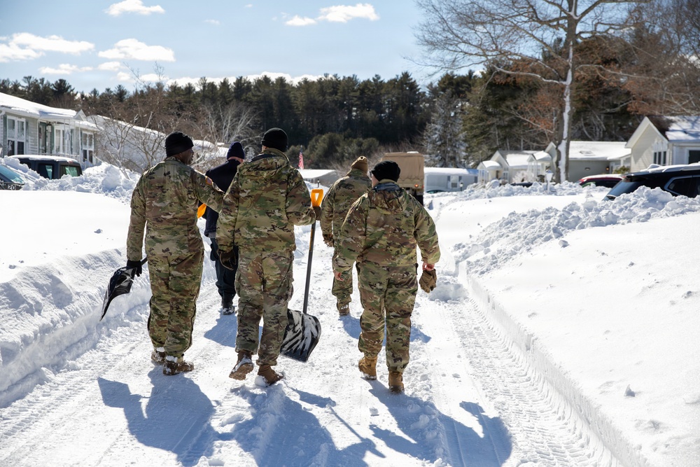 Mass Guardmen Assist Elderly Residents of Kingston