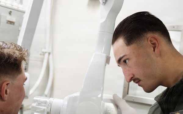 11th MEU Marines, Sailors Conduct Dental Examination