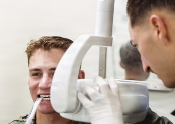 11th MEU Marines, Sailors Conduct Dental Examination