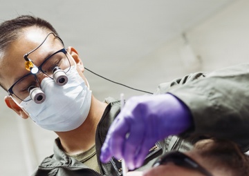 11th MEU Marines, Sailors Conduct Dental Examination