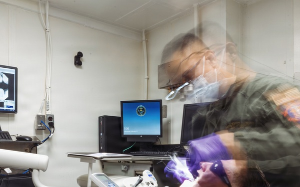 11th MEU Marines, Sailors Conduct Dental Examination