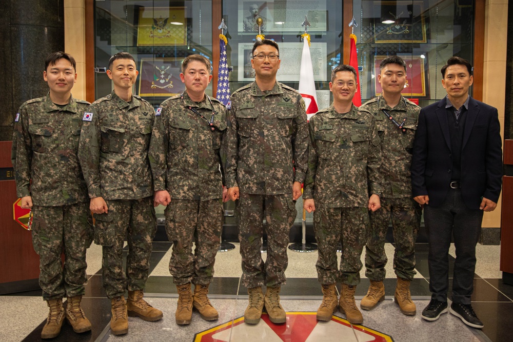Eighth Army Patching Ceremony Col. Lee Sang-hun becomes new Deputy Commanding Officer-ROK