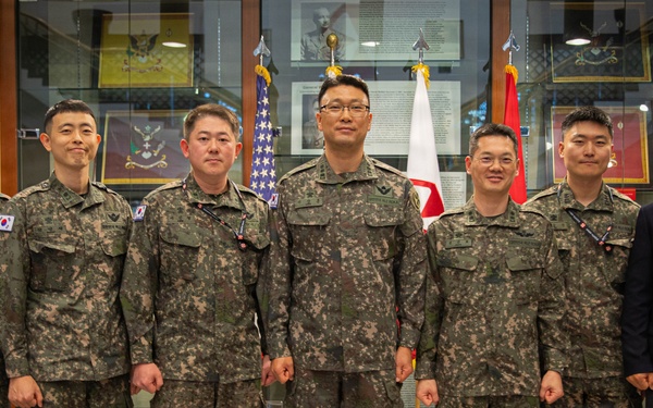 Eighth Army Patching Ceremony Col. Lee Sang-hun becomes new Deputy Commanding Officer-ROK