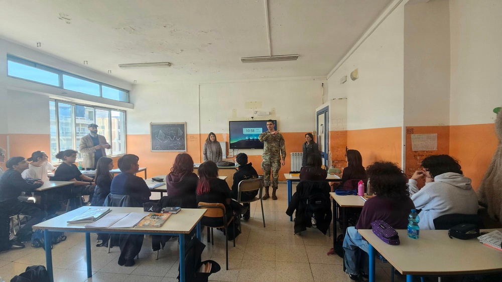 NSA Naples, Italian High School Students Partner in Cultural Exchange