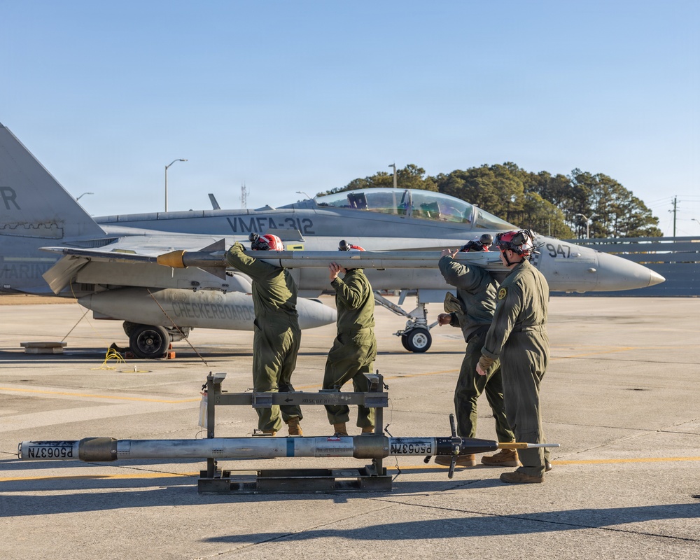 VMFA-312 Conducts Loading Ordnance Exercise