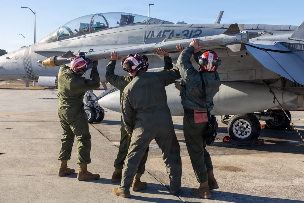 VMFA-312 Conducts Loading Ordnance Exercise