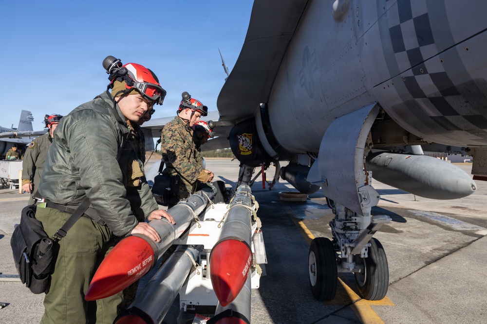 VMFA-312 Conducts Loading Ordnance Exercise