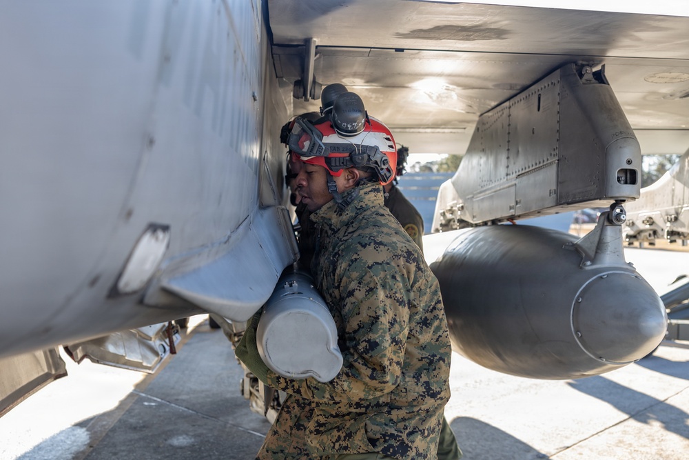 VMFA-312 Conducts Loading Ordnance Exercise