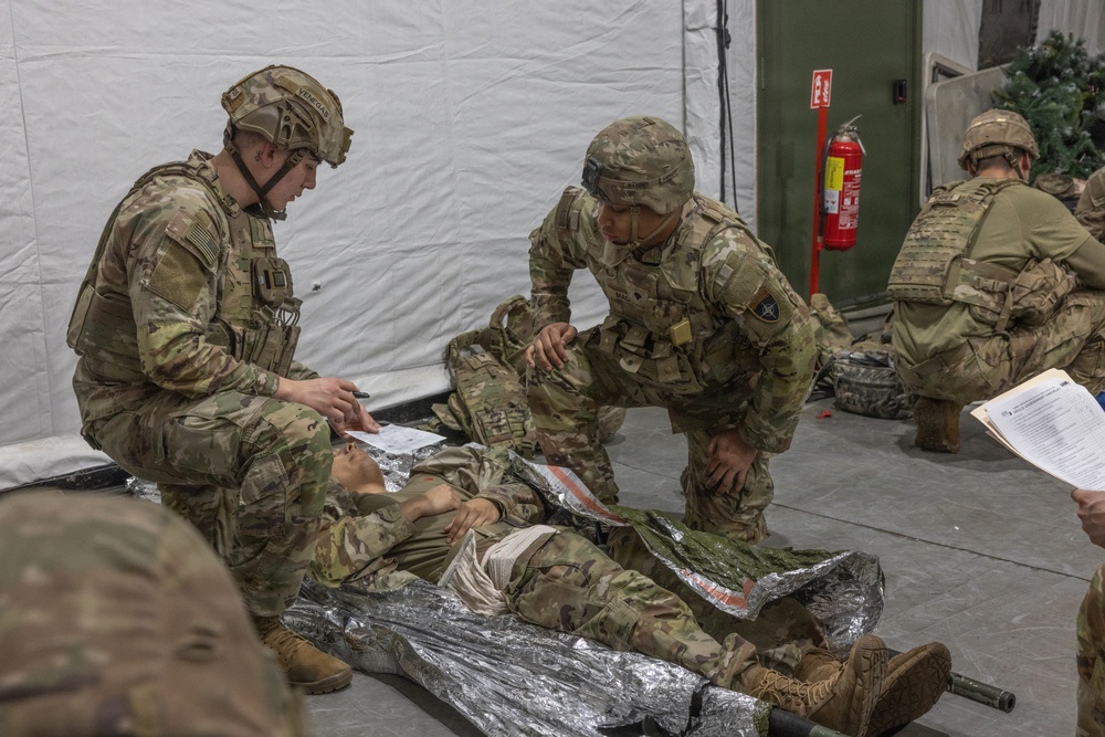 3-8 practice medical techniques during a Combat Lifesaver course