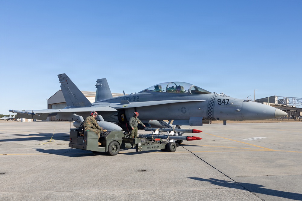 VMFA-312 Conducts Loading Ordnance Exercise