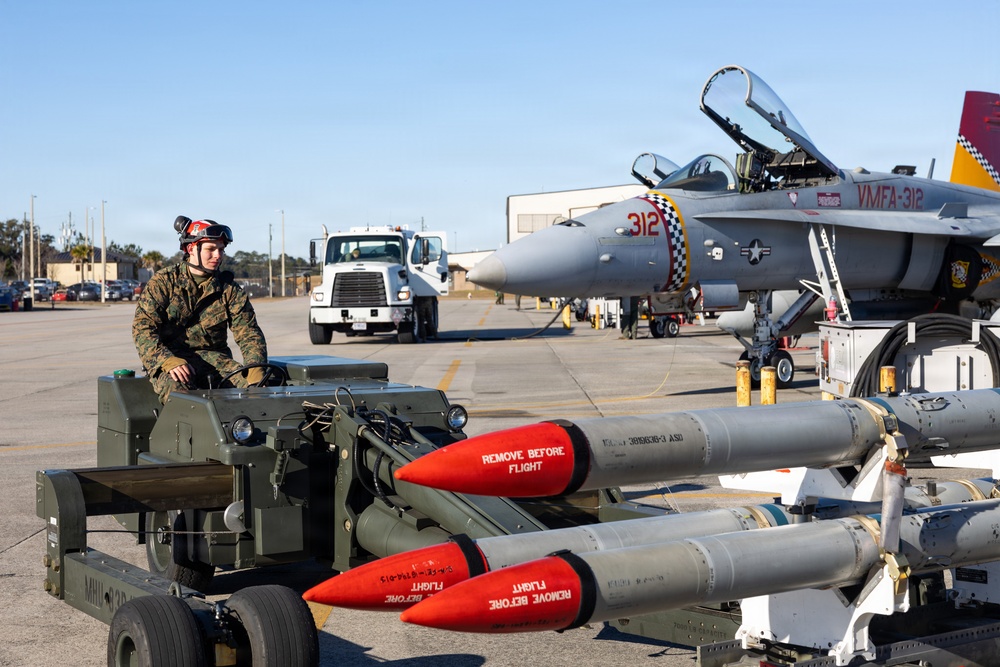 VMFA-312 Conducts Loading Ordnance Exercise