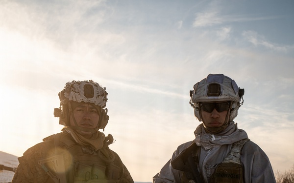 CORE26 | U.S. Marines stand Shoulder to Shoulder with Norwegian soldiers