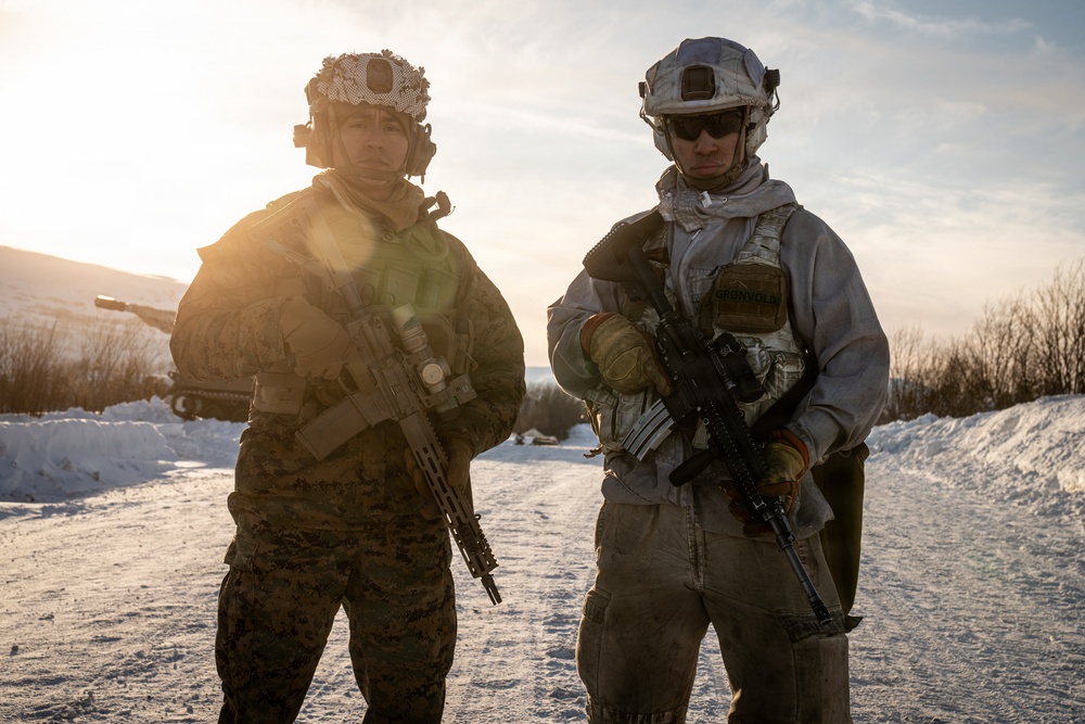 CORE26 | U.S. Marines stand Shoulder to Shoulder with Norwegian soldiers