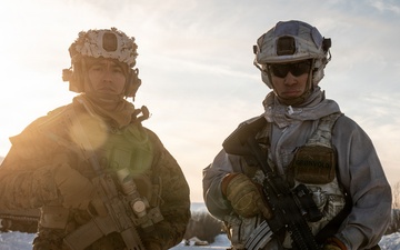 CORE26 | U.S. Marines stand Shoulder to Shoulder with Norwegian soldiers