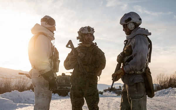 CORE26 | U.S. Marines stand Shoulder to Shoulder with Norwegian soldiers