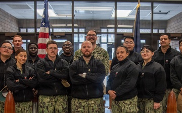 Gas Turbine Systems Technician (Mechanical) 1st Class Delpalazzo  receives Navy and Marine Corps Achievement Medal at end of SWESC tour