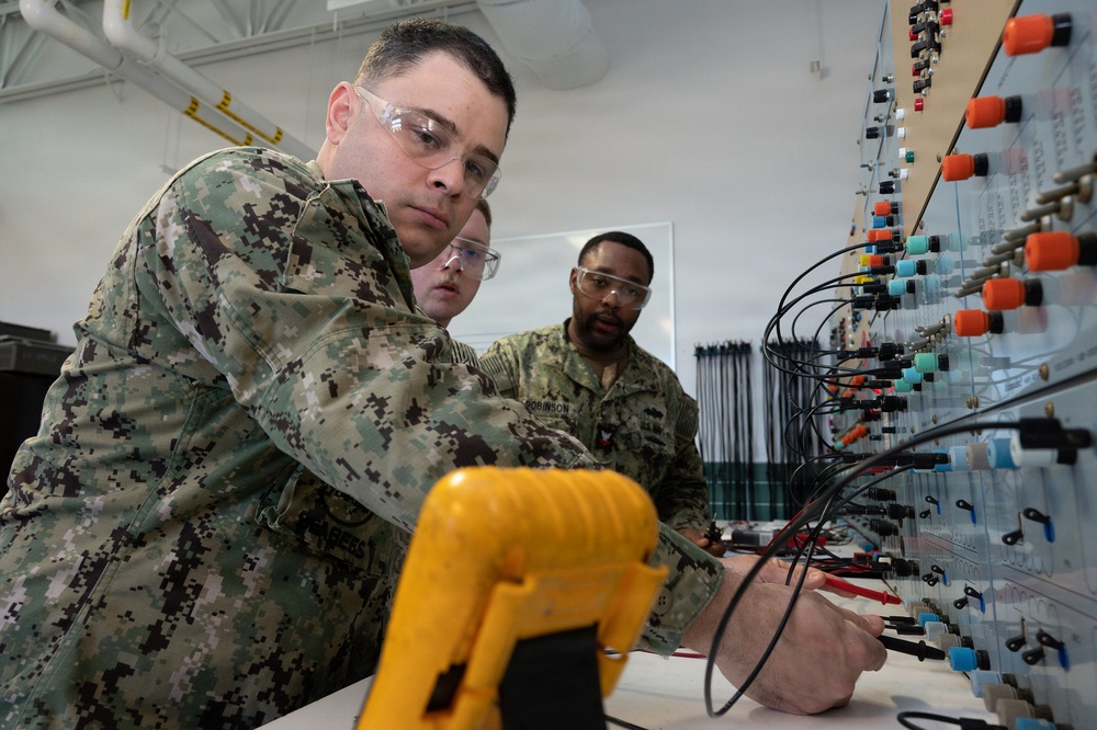 Fort Leonard Wood generates U.S. Army, Navy prime power production experts