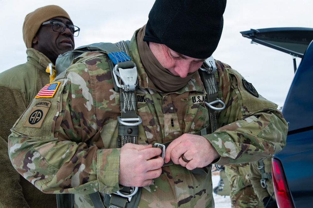 Taking the leap toward readiness: DLA Distribution Susquehanna riggers reclaim critical airborne skills