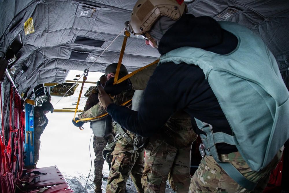 Taking the leap toward readiness: DLA Distribution Susquehanna riggers reclaim critical airborne skills