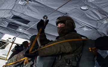 Taking the leap toward readiness: DLA Distribution Susquehanna riggers reclaim critical airborne skills