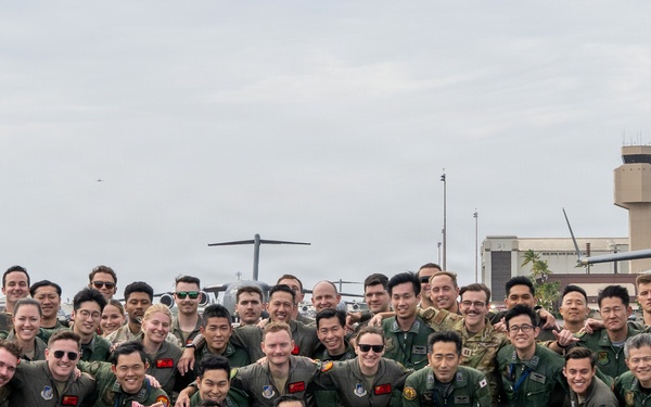 JASDF, 15 WG perform joint airdrops