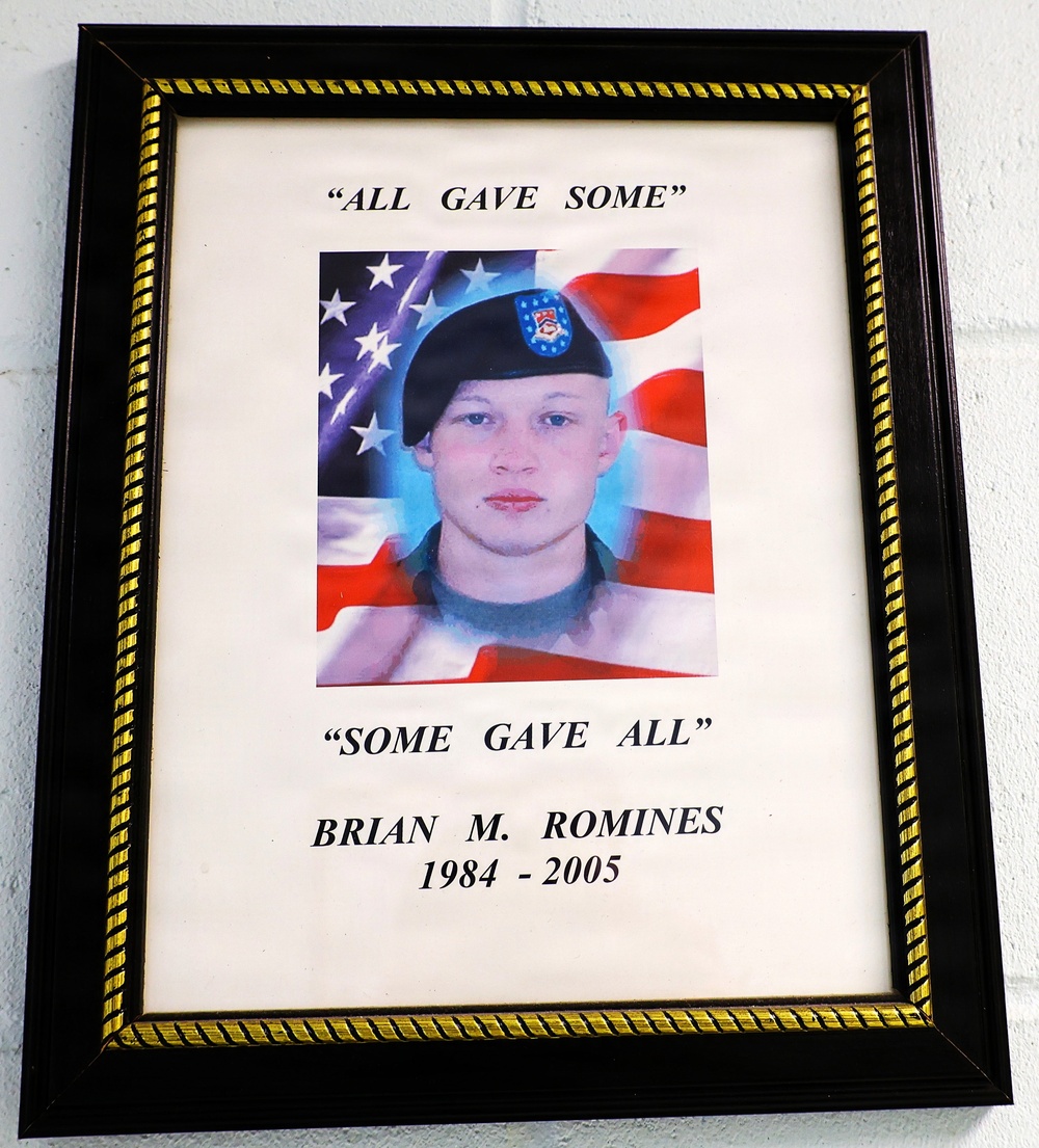 Illinois Army National Guard Field Artillery Battalion Joins With Community to Give Blood