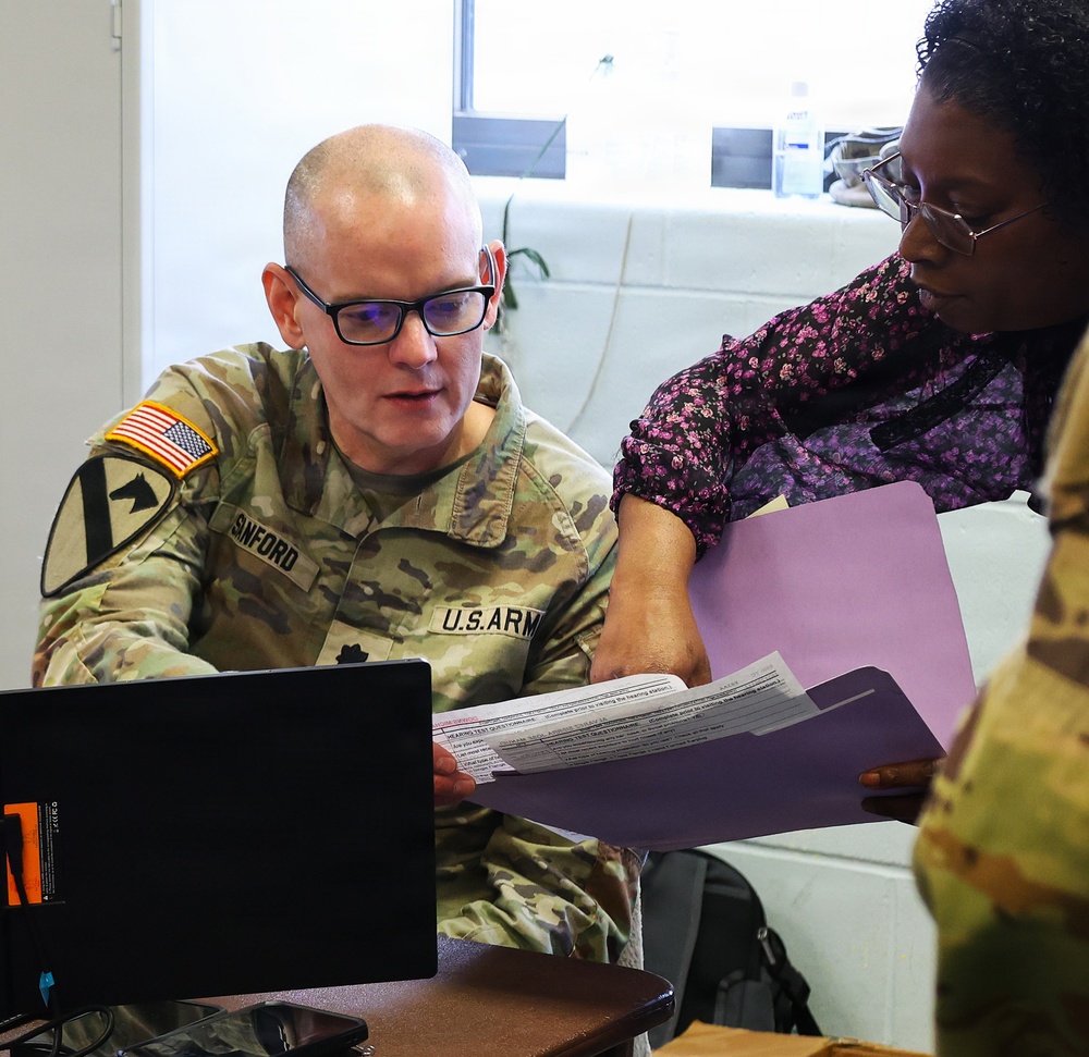 Illinois Army National Guard Field Artillery Battalion Joins With Community to Give Blood