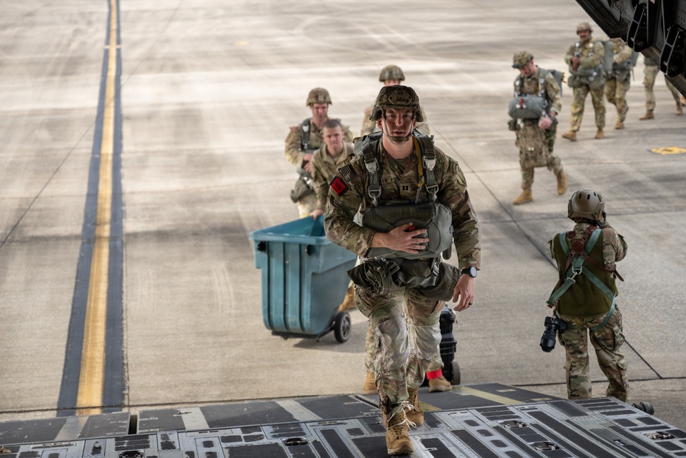 Altus AFB Supports Ranger Jumpmaster Training with C-17 Airlift