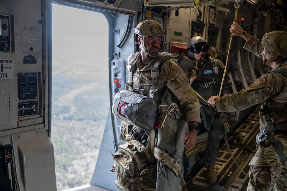 Altus AFB Supports Ranger Jumpmaster Training with C-17 Airlift
