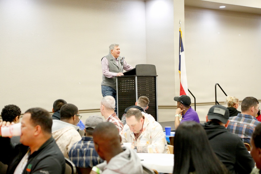 Gatesville wraps arms around mobilizing Soldiers at annual fish fry