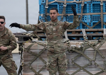 Yokota Airman train on 25K Halverson to strengthen cargo readiness