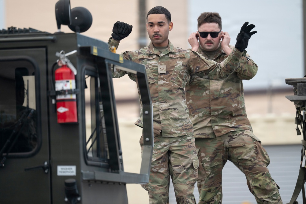 Yokota Airman train on 25K Halverson to strengthen cargo readiness