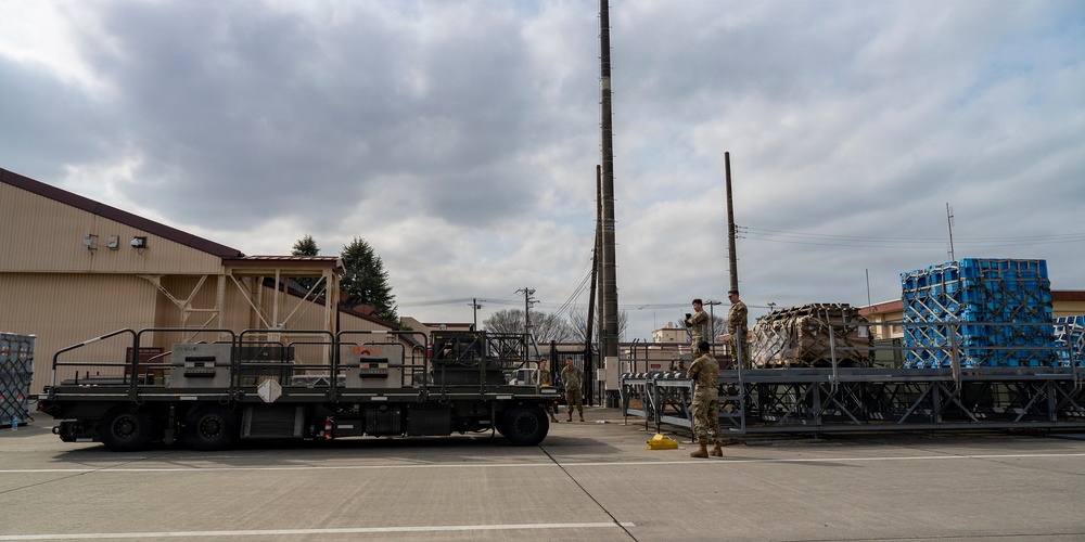 Yokota Airman train on 25K Halverson to strengthen cargo readiness