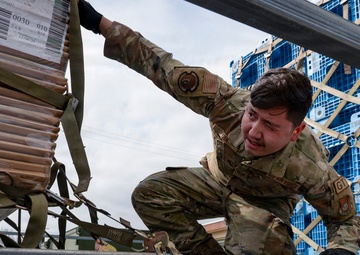 Yokota Airman train on 25K Halverson to strengthen cargo readiness
