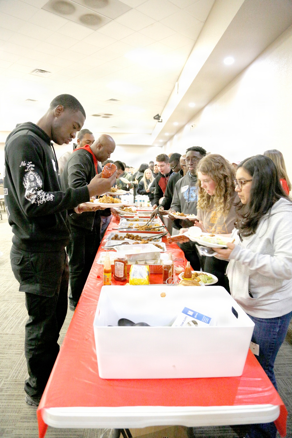 Gatesville wraps arms around mobilizing Soldiers at annual fish fry