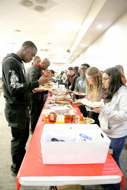 Gatesville wraps arms around mobilizing Soldiers at annual fish fry