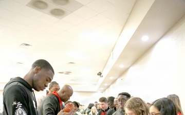 Gatesville wraps arms around mobilizing Soldiers at annual fish fry