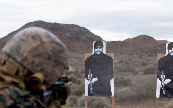 Marines With MWSS-371 Engineer Company Conduct Weapons Field Exercise
