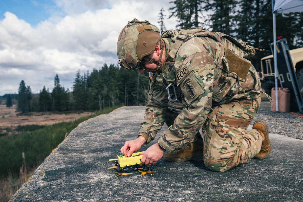 1st Special Forces Group (Airborne) Soldiers conduct drone training
