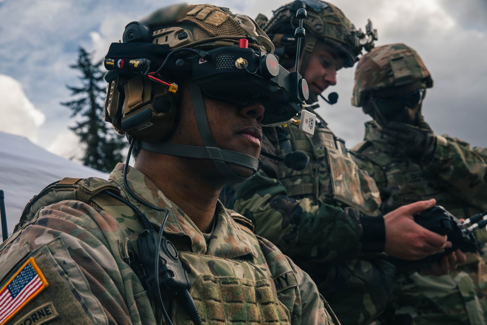 1st Special Forces Group (Airborne) Soldiers conduct drone training