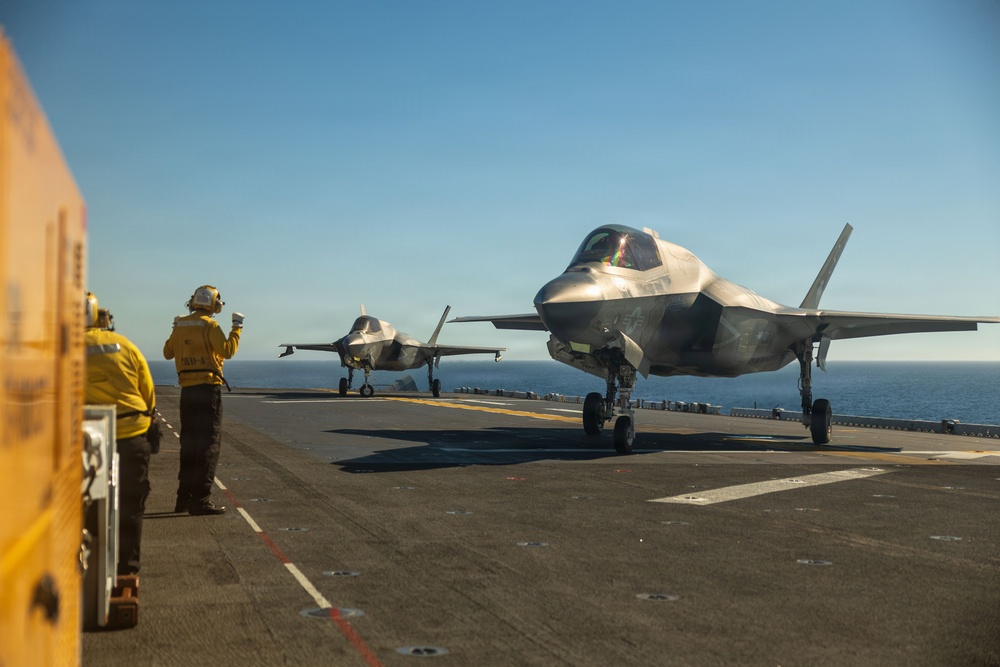 11th MEU Marines, Sailors Conduct Flight Operations Aboard USS Boxer