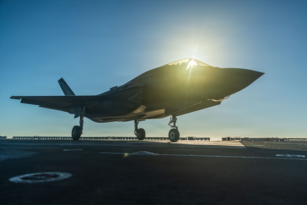 11th MEU Marines, Sailors Conduct Flight Operations Aboard USS Boxer