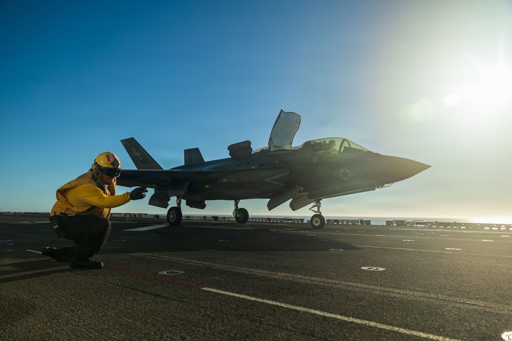 11th MEU Marines, Sailors Conduct Flight Operations Aboard USS Boxer