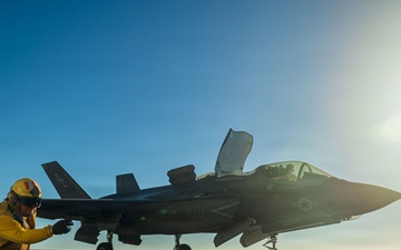 11th MEU Marines, Sailors Conduct Flight Operations Aboard USS Boxer
