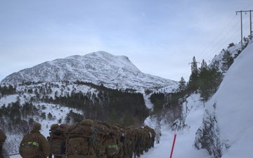 CORE26 | U.S. Marines conduct ice-breaker drill in Norway
