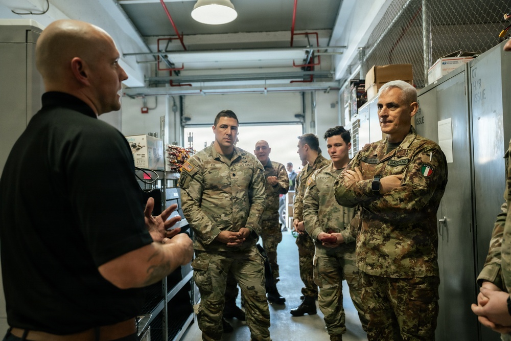 Italian Lt. Gen. Gagliano visits Vicenza military community